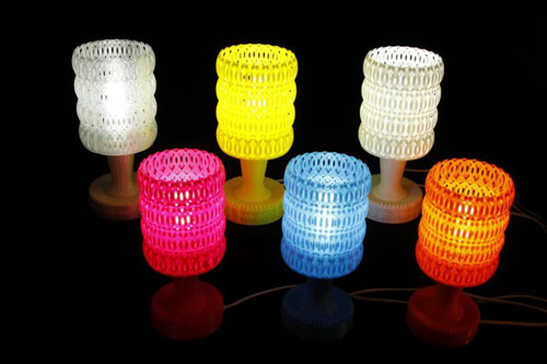 圆环组成的环环相扣的台灯，3D打印的台灯