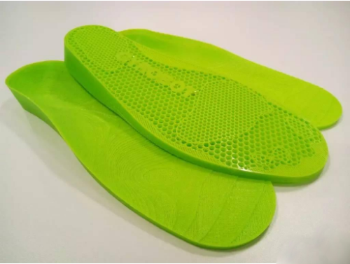 树脂材料制作的鞋底，翠绿的鞋子