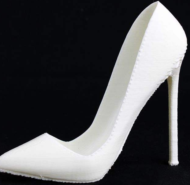 纯白的鞋
