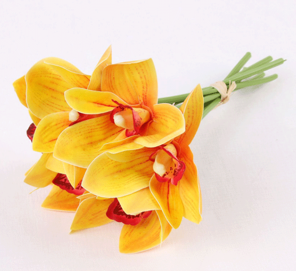 定制的3D打印花束，迎风伫立的金黄花朵