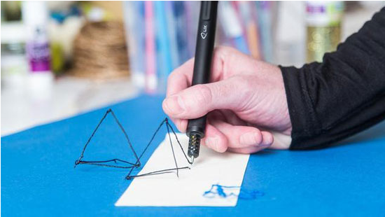 正在绘画的打印笔